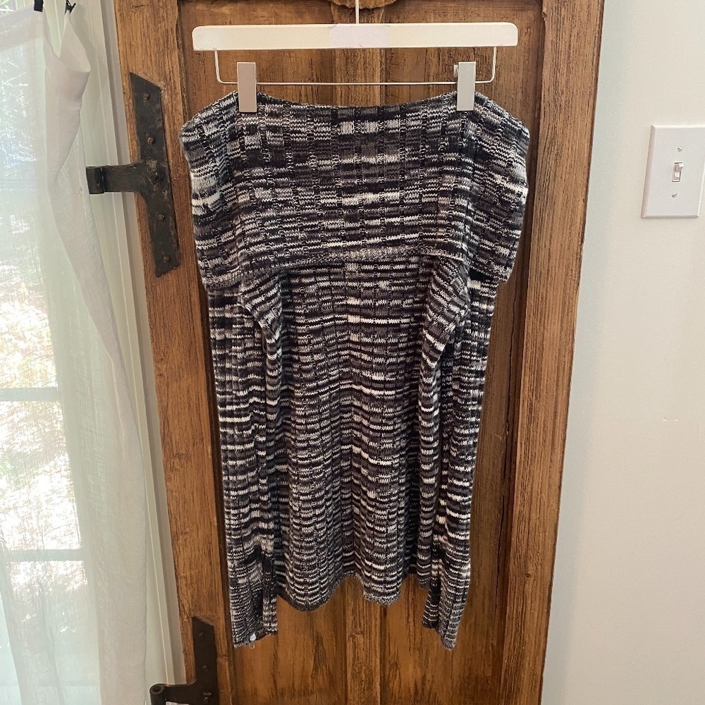 Love Scarlett off shoulder sweater Size Small